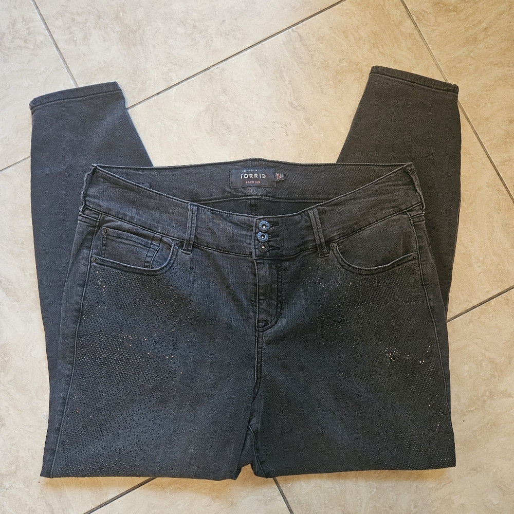Torrid premium women's 20R black jeans with little rhinestones jegging